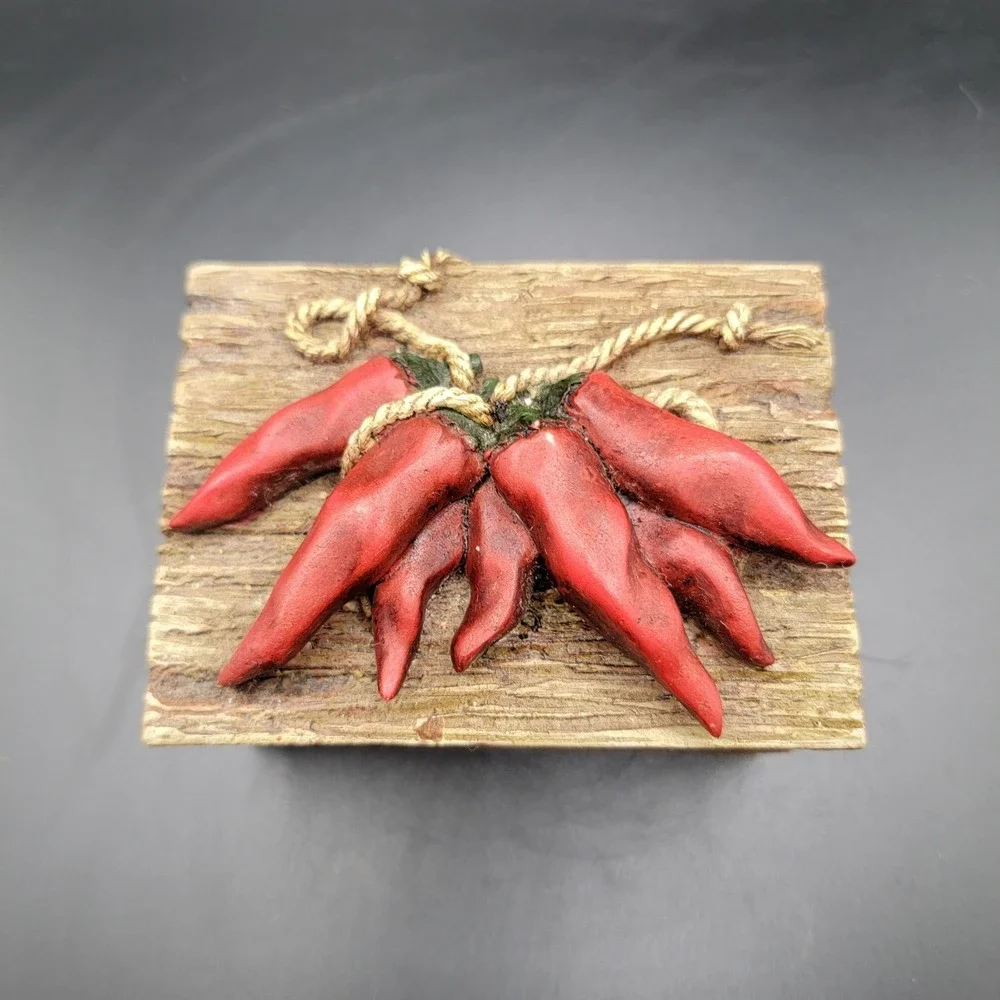 Vintage 3D Trinket Dish Box Red Chili Pepper Bunch Faux Wood Grain Decal W/ Lid